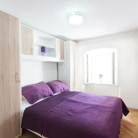 Revelin- Great Location *