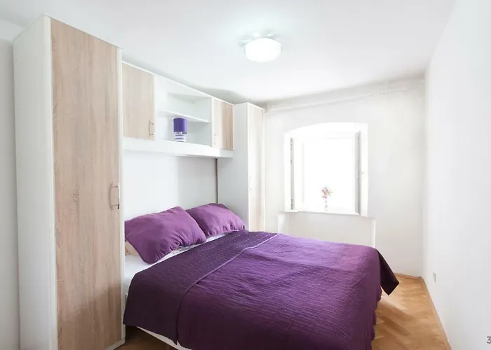 Revelin- Great Location *
