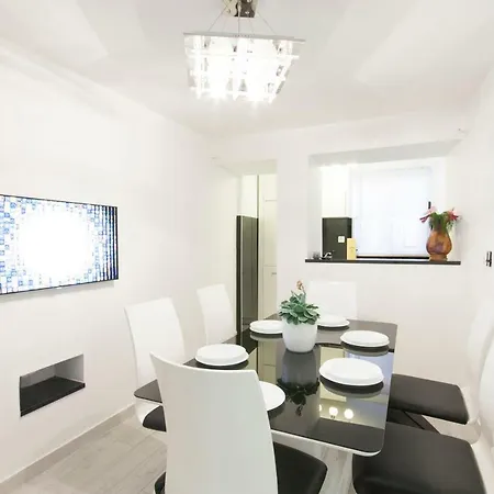 Revelin- Great Location بيت للعطل