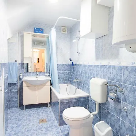 Revelin- Great Location بيت للعطل *